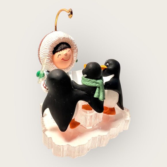 Vintage 1998 Hallmark Frosty Friends Ornament Chorus of Penguins Cool Carols - Picture 8 of 10